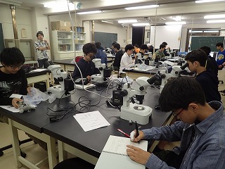 中2生も熱心に記録をとります